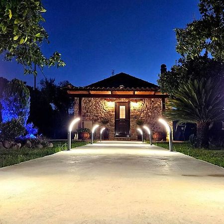 Patras Stonehouse With Large Yard - Πέτρινο Σπίτι Με Αυλή Villa Paralía Exterior photo