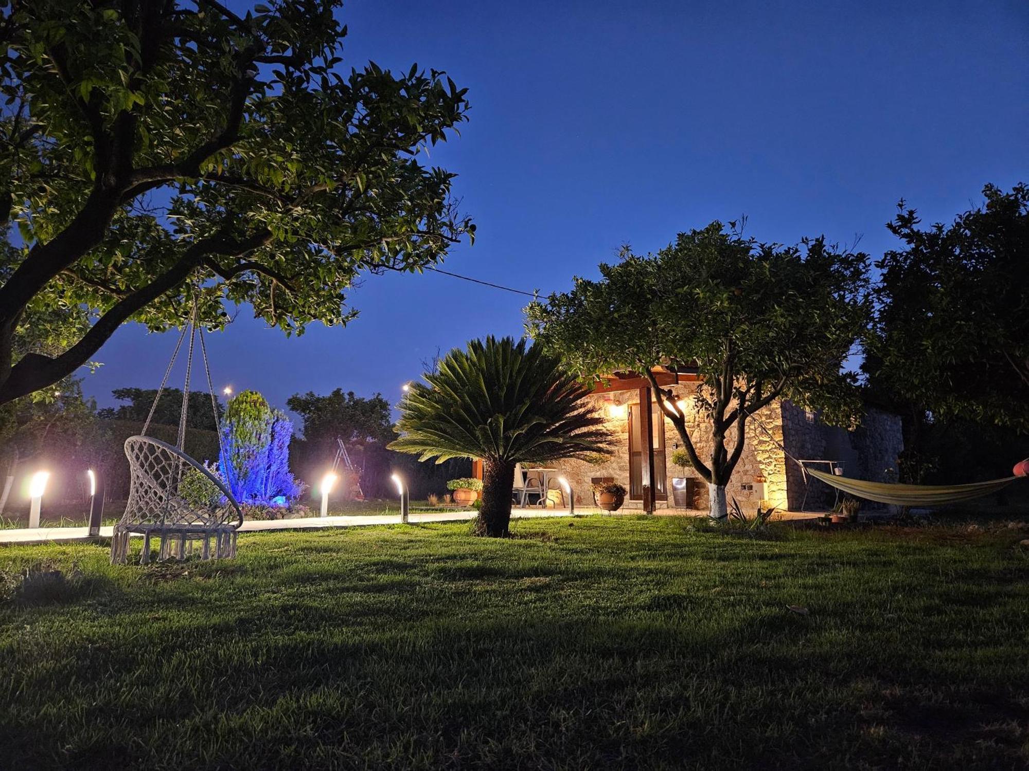 Patras Stonehouse With Large Yard - Πέτρινο Σπίτι Με Αυλή Villa Paralía Exterior photo